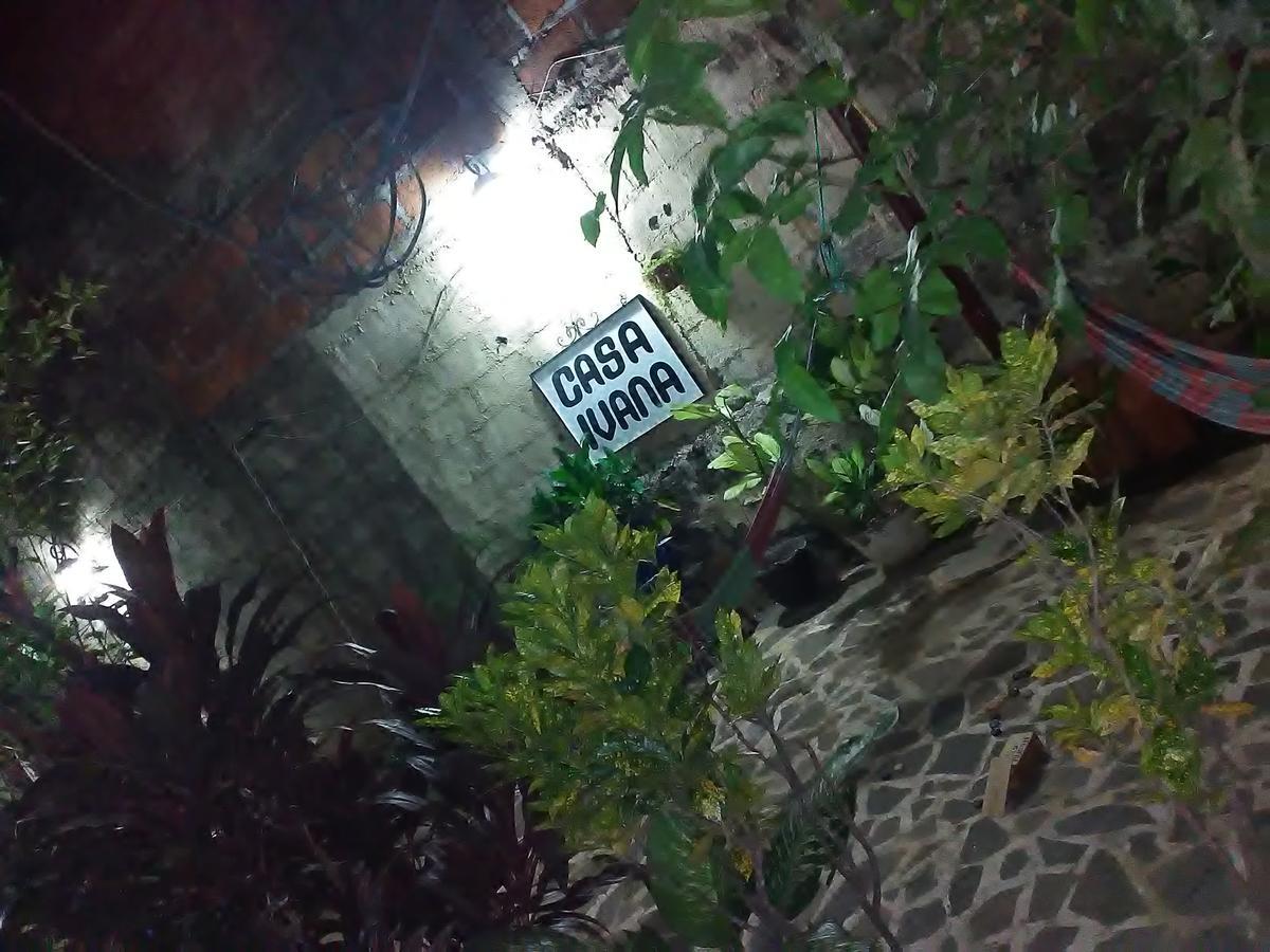 Hostal Casa Ivana Leon Exterior photo
