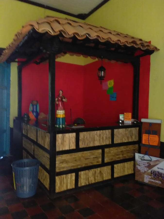 Hostal Casa Ivana Leon Exterior photo