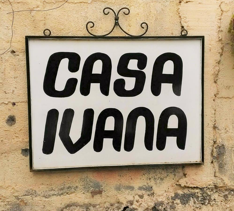 Hostal Casa Ivana Leon Exterior photo