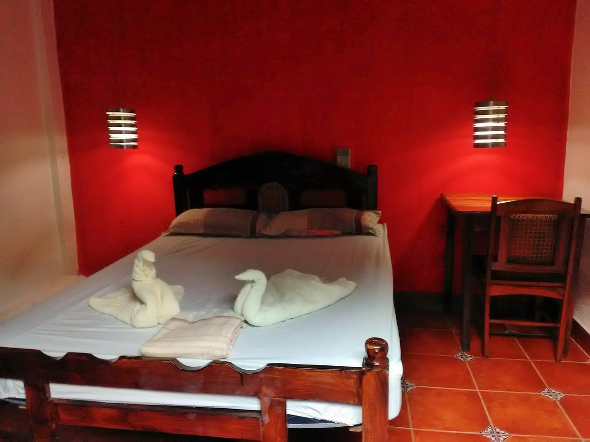 Hostal Casa Ivana Leon Exterior photo