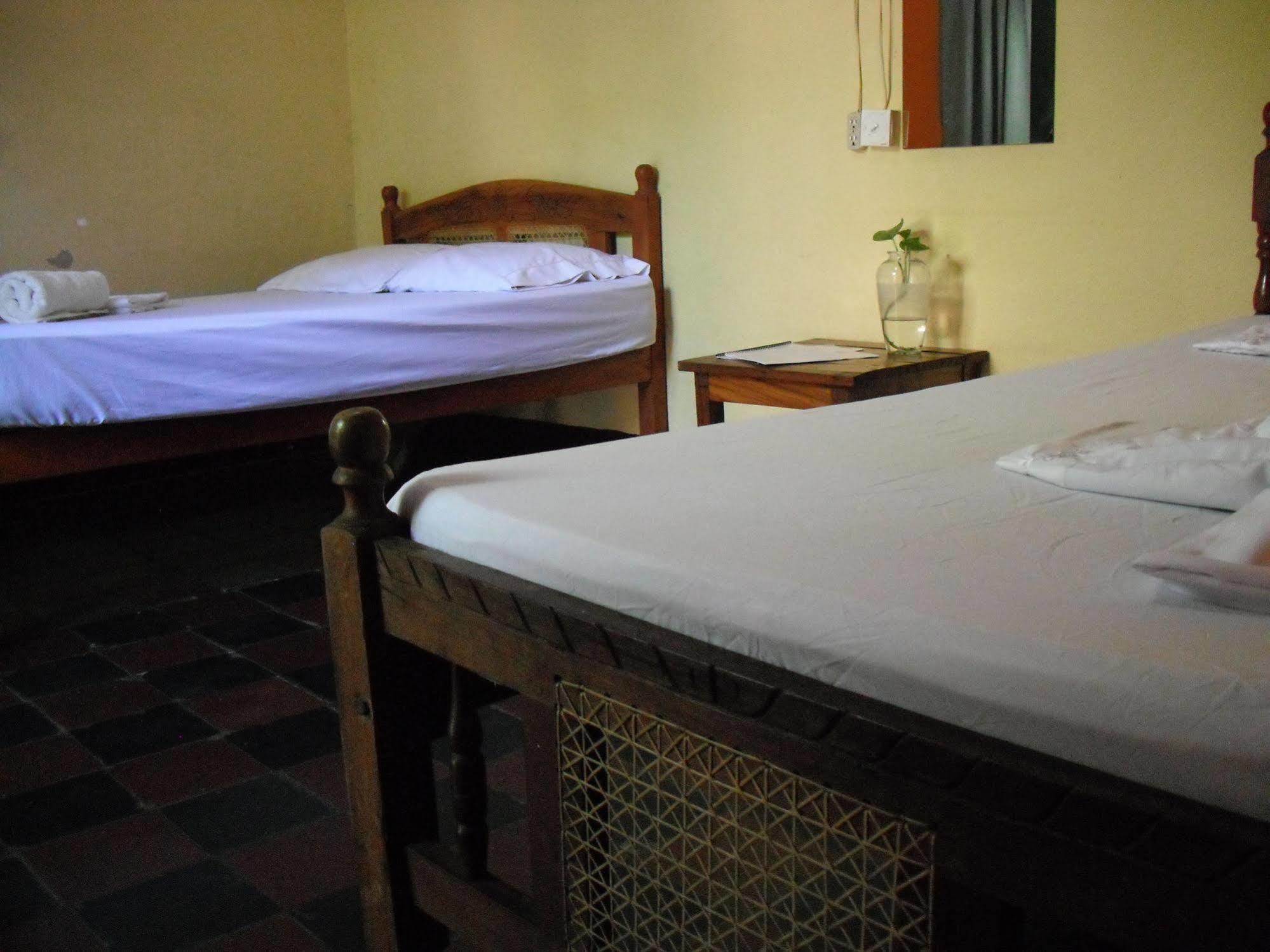 Hostal Casa Ivana Leon Exterior photo