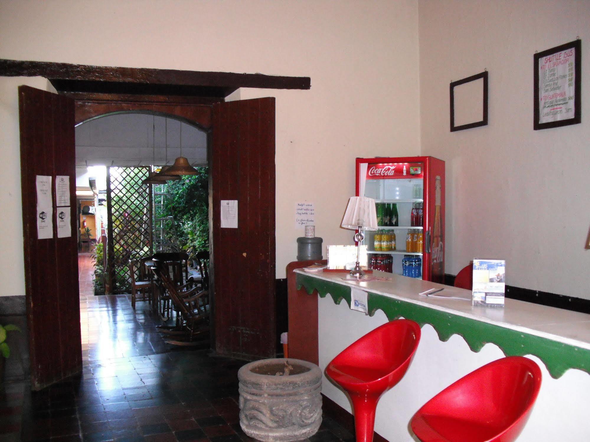 Hostal Casa Ivana Leon Exterior photo