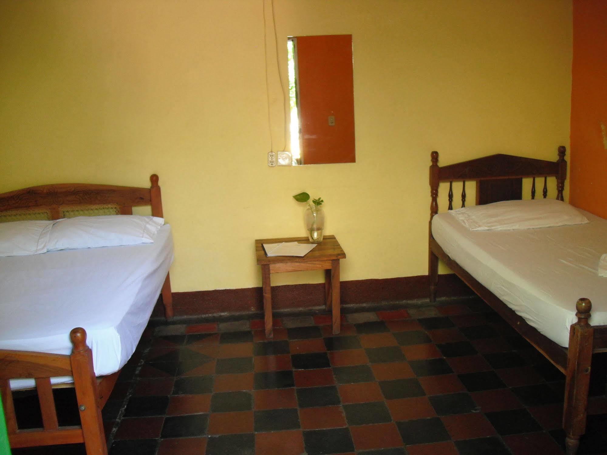 Hostal Casa Ivana Leon Exterior photo