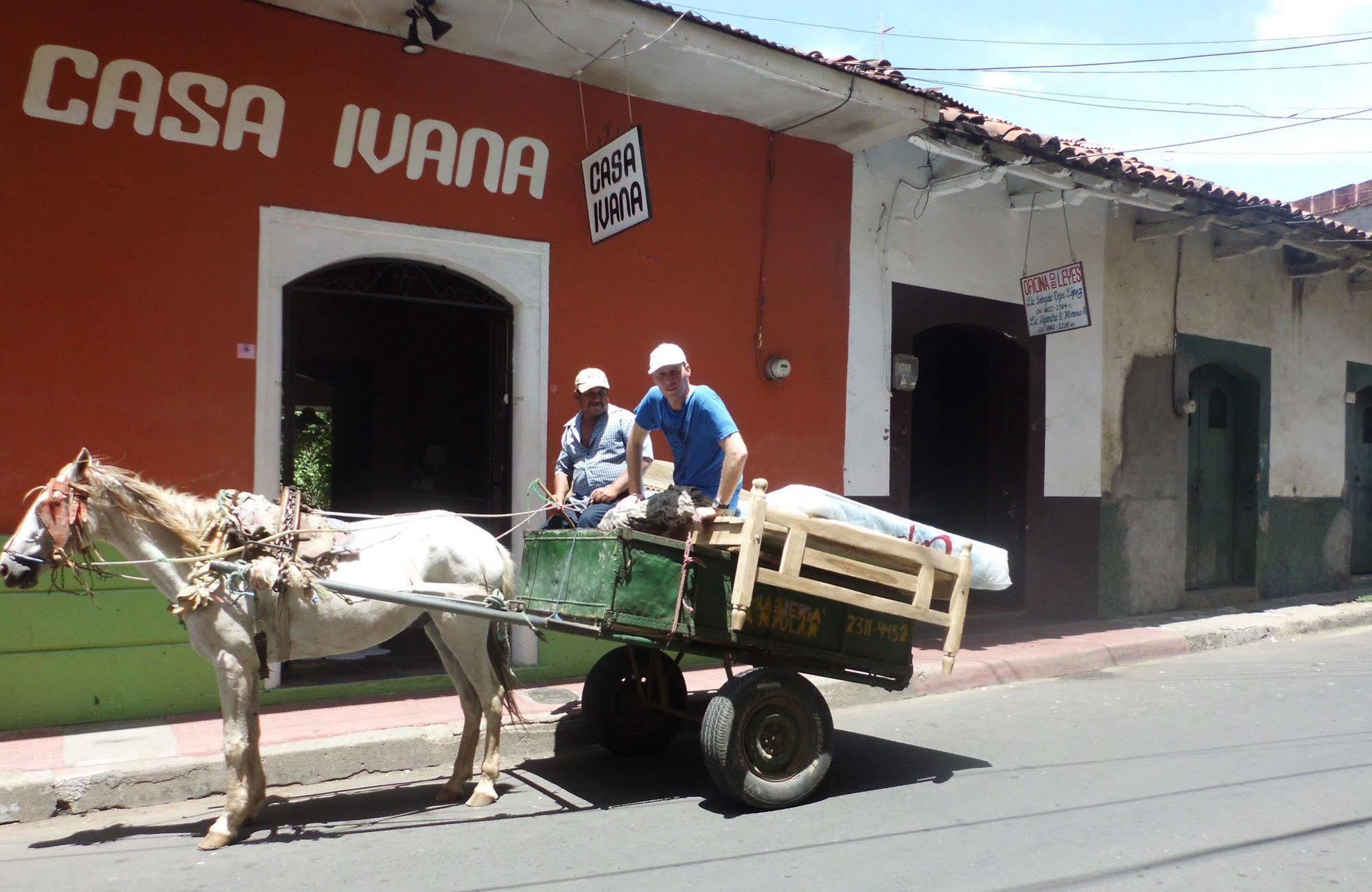 Hostal Casa Ivana Leon Exterior photo